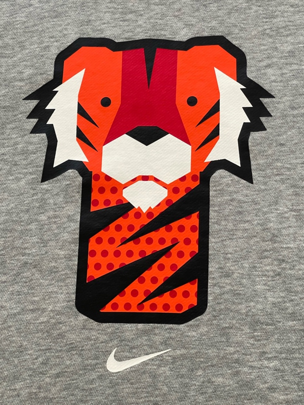 Nike Tiger Woods “Frank” Gray Crewneck Sweatshirt with Red Tiger Motif - Picture 5 of 11